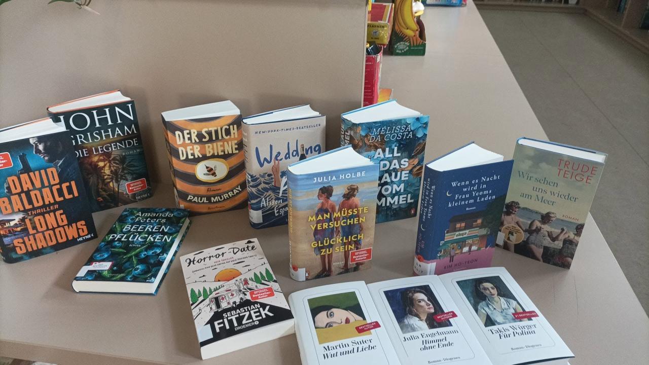 Büchertisch